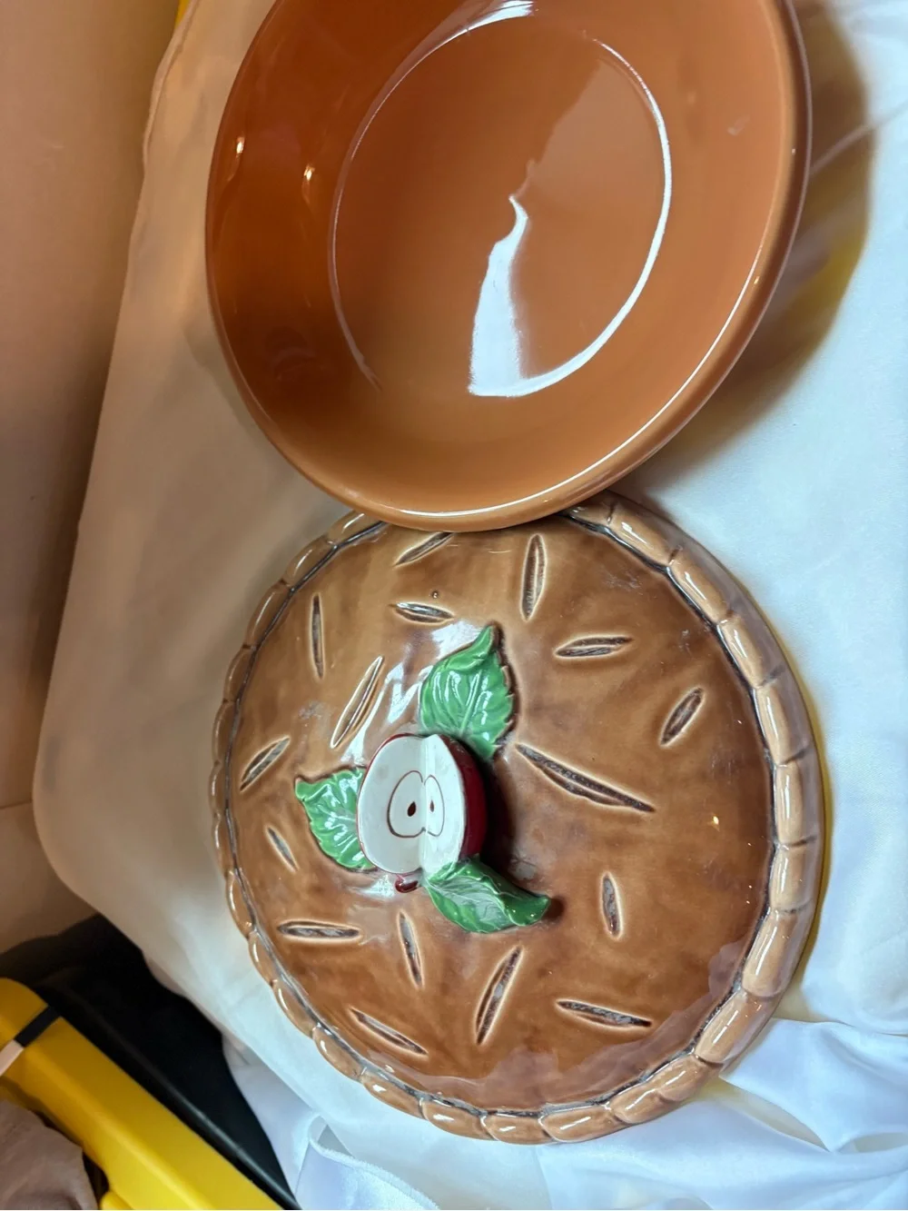 Vintage Apple Pie Ceramic Pie Keeper